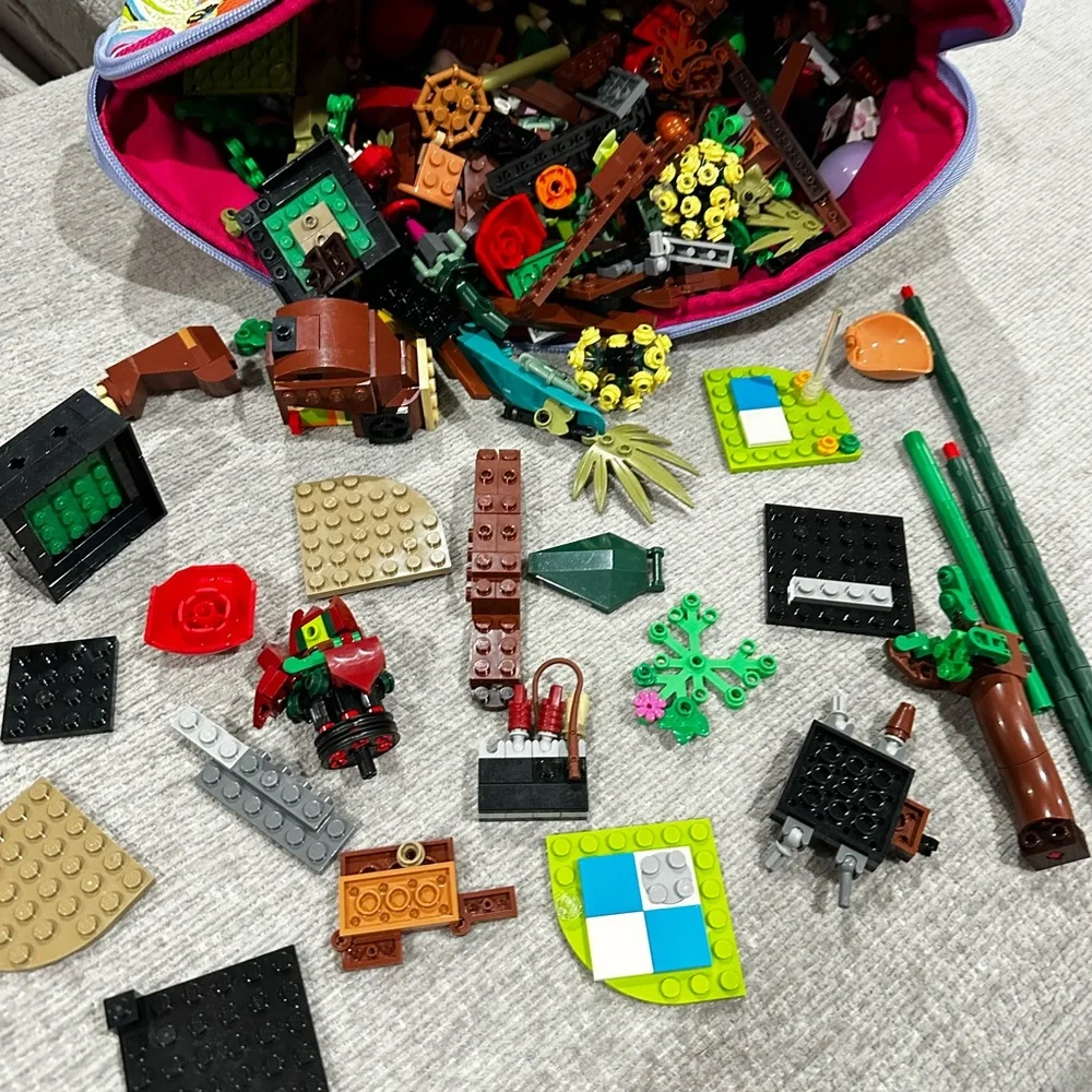 LEGO Bulk Mixed Parts Lot 3 lb 3.7 oz Assorted Bricks Pieces Plants Accessori